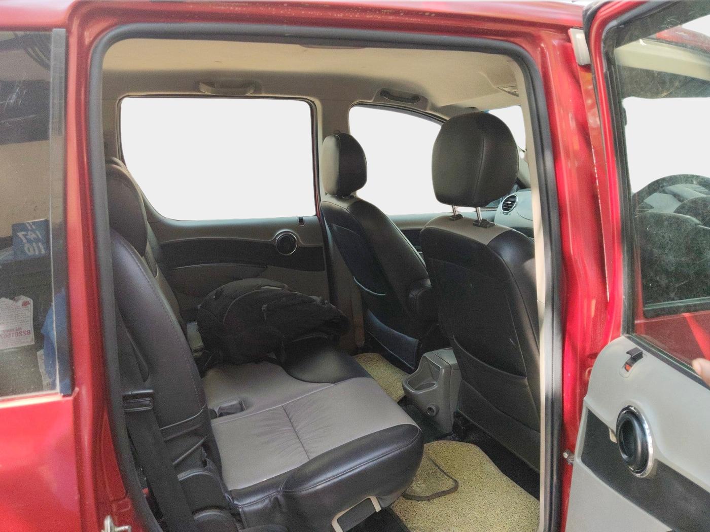 2016 Mahindra NUVOSPORT N8, Diesel, Manual, 1,04,677 km, interior