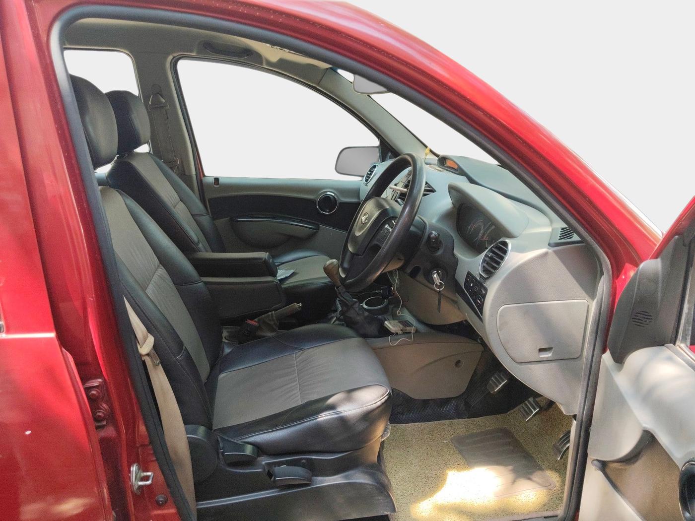 2016 Mahindra NUVOSPORT N8, Diesel, Manual, 1,04,677 km, interior