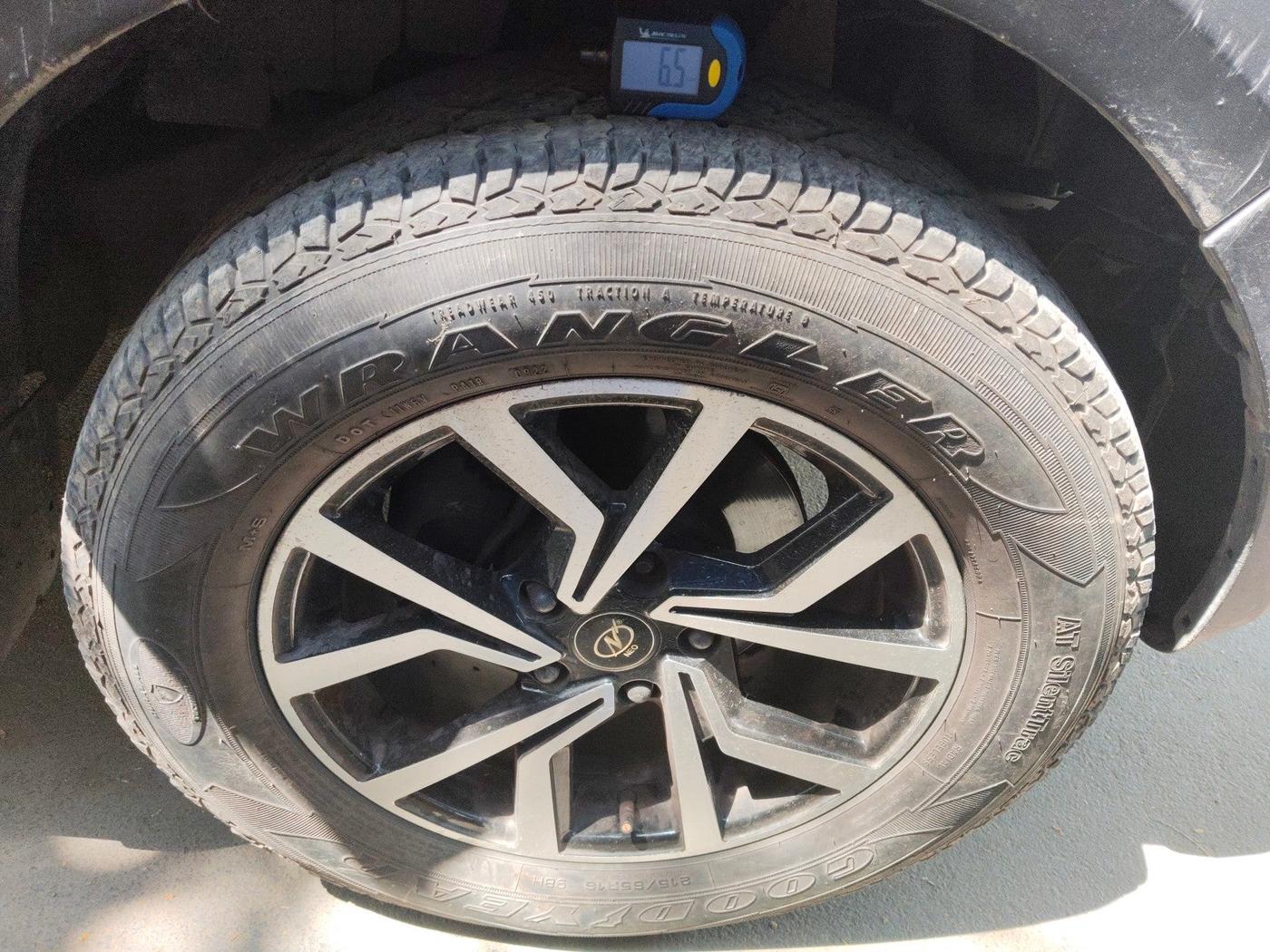 2016 Mahindra NUVOSPORT N8, Diesel, Manual, 1,04,677 km, tyre