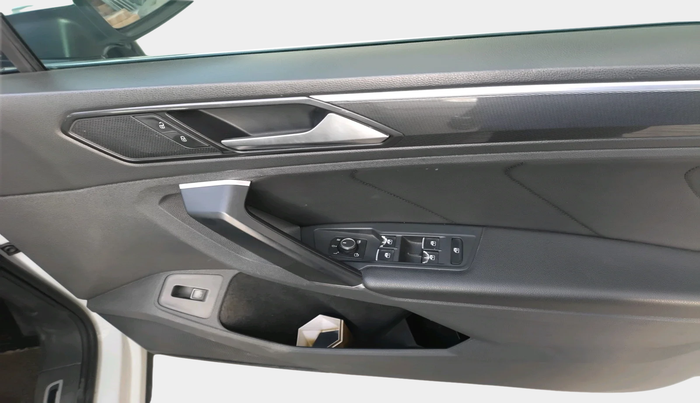 2018 Volkswagen TIGUAN HIGHLINE TDI AT, Diesel, Automatic, 1,11,627 km, interior