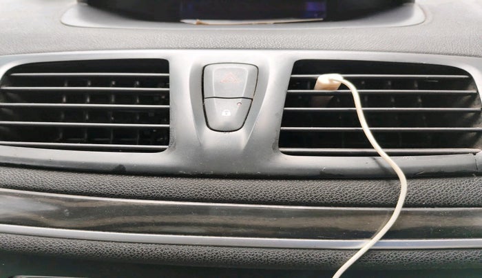 2012 Renault Fluence 1.5 E2, Diesel, Manual, 1,16,090 km, interior