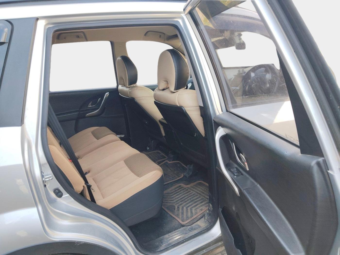 2019 Mahindra XUV500 W7, Diesel, Manual, 82,660 km, interior