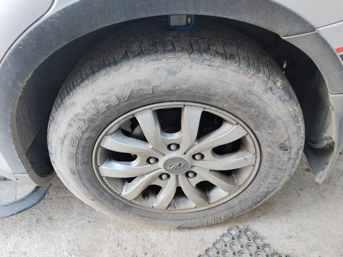 2019 Mahindra XUV500 W7, Diesel, Manual, 82,660 km, tyre