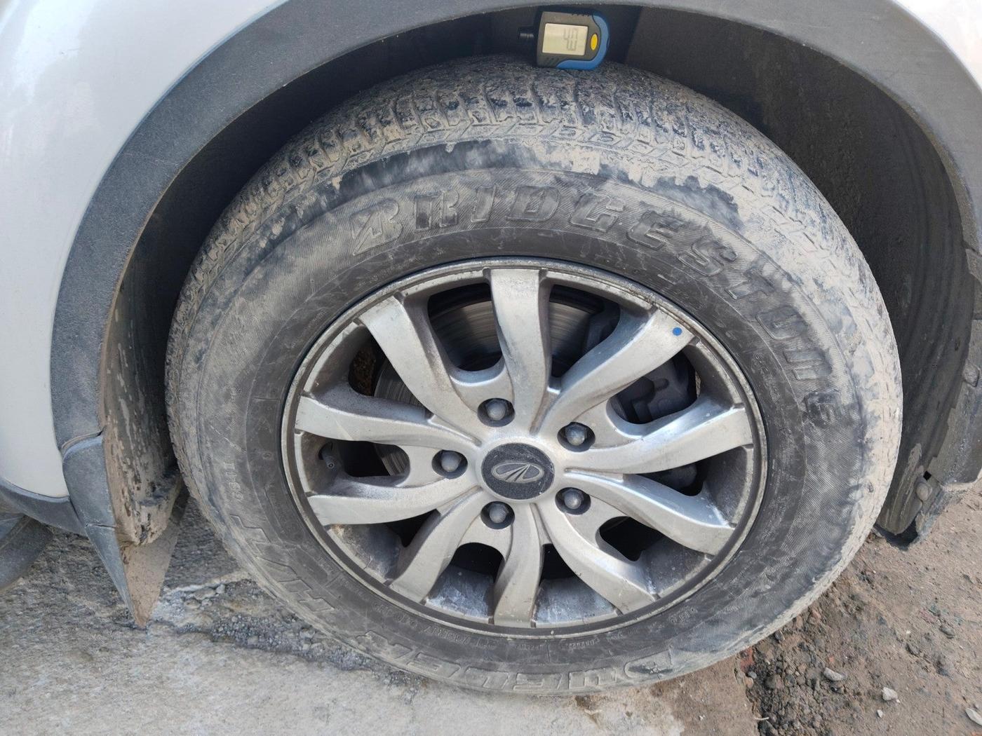 2019 Mahindra XUV500 W7, Diesel, Manual, 82,660 km, tyre