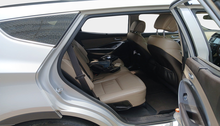 2016 Hyundai Santa Fe 4 WD AT, Diesel, Automatic, 1,08,822 km, interior