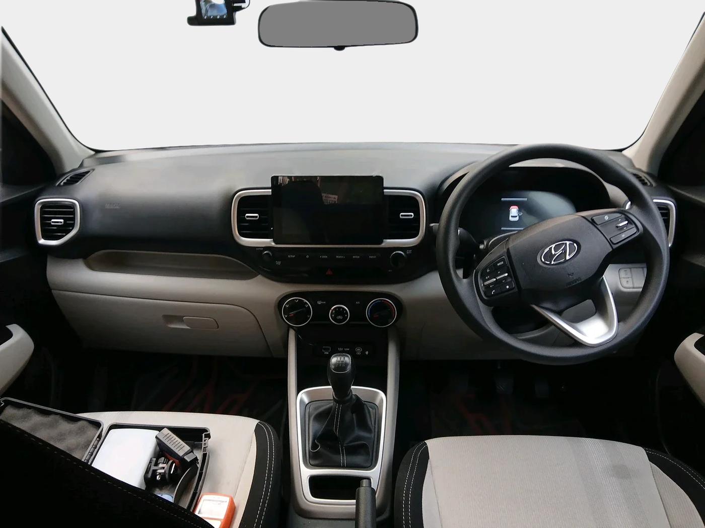 2025 Hyundai VENUE S 1.2, Petrol, Manual, 2,302 km, interior