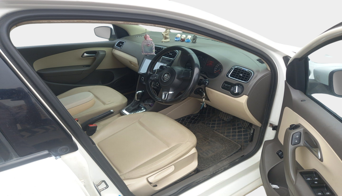2013 Volkswagen Vento HIGHLINE PETROL AT, Petrol, Automatic, 66,551 km, interior