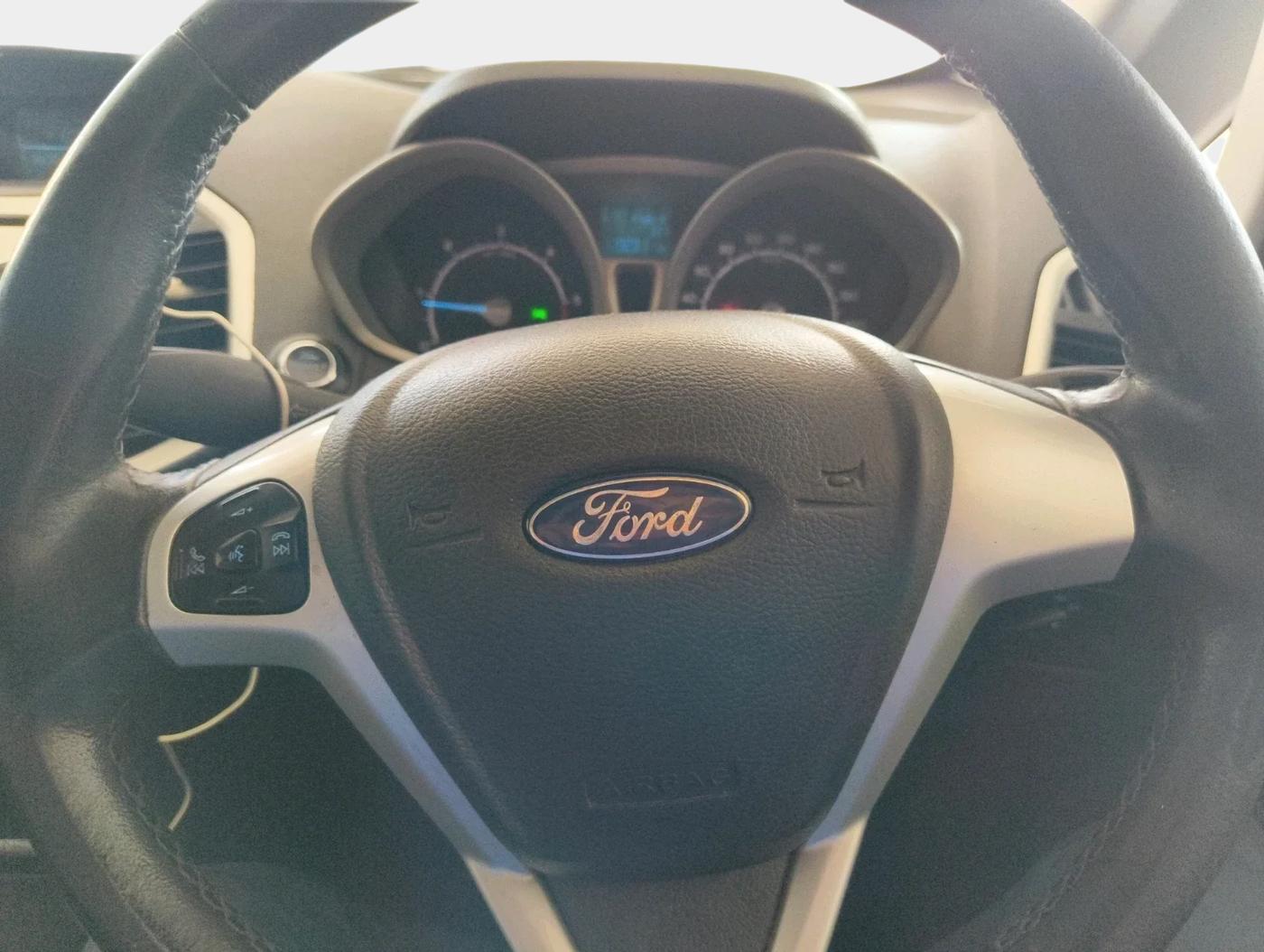 2015 Ford Ecosport TITANIUM 1.5L DIESEL (OPT), Diesel, Manual, 1,19,231 km, interior