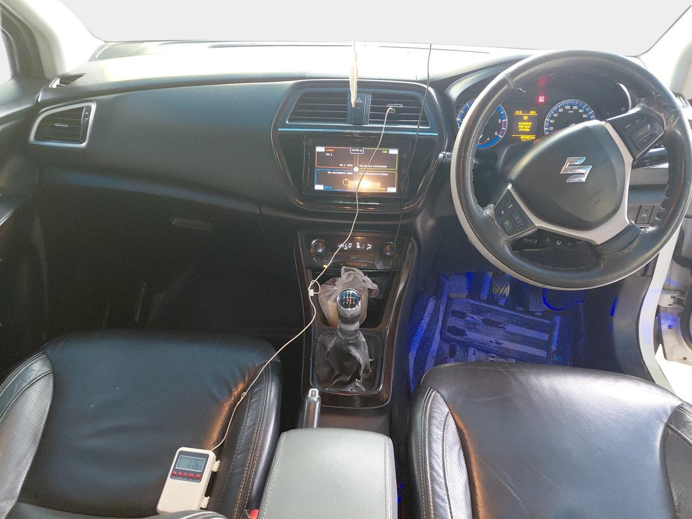 2015 Maruti S Cross ALPHA 1.6, Diesel, Manual, 1,31,431 km, interior