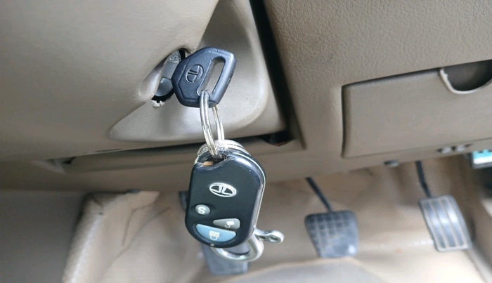 2014 Tata Safari 4X2 EX DICOR 2.2 VTT, Diesel, Manual, 55,128 km, interior