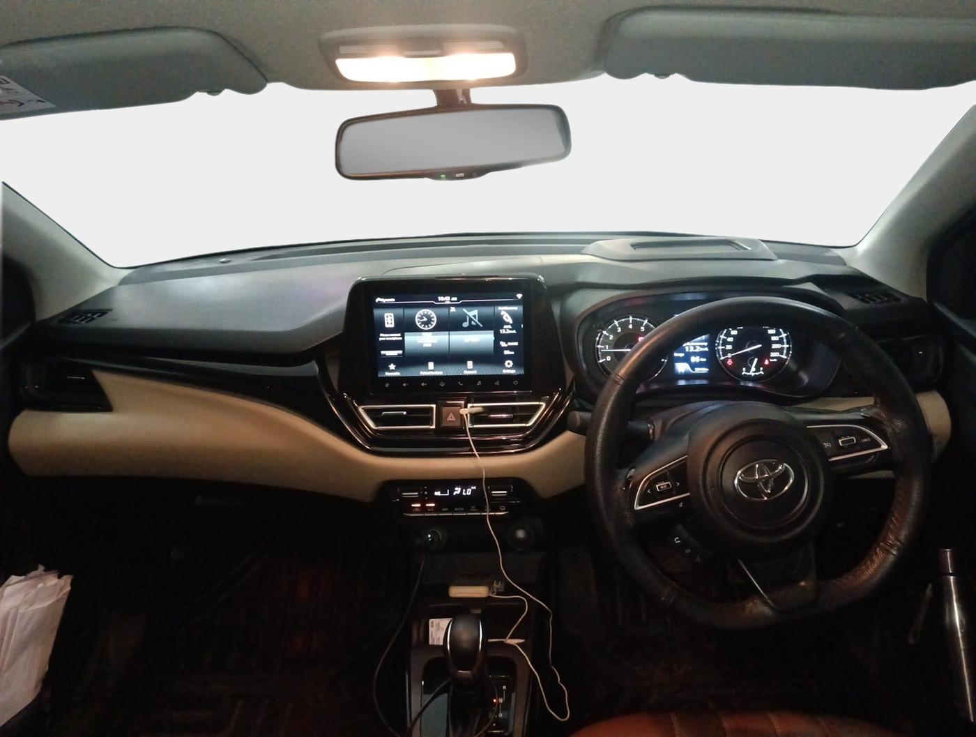 2023 Toyota Glanza V AMT, Petrol, Automatic, 23,113 km, interior