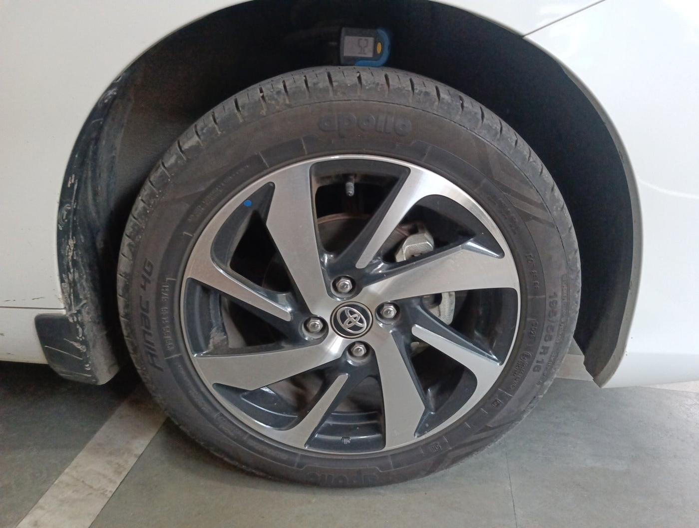 2023 Toyota Glanza V AMT, Petrol, Automatic, 23,113 km, tyre