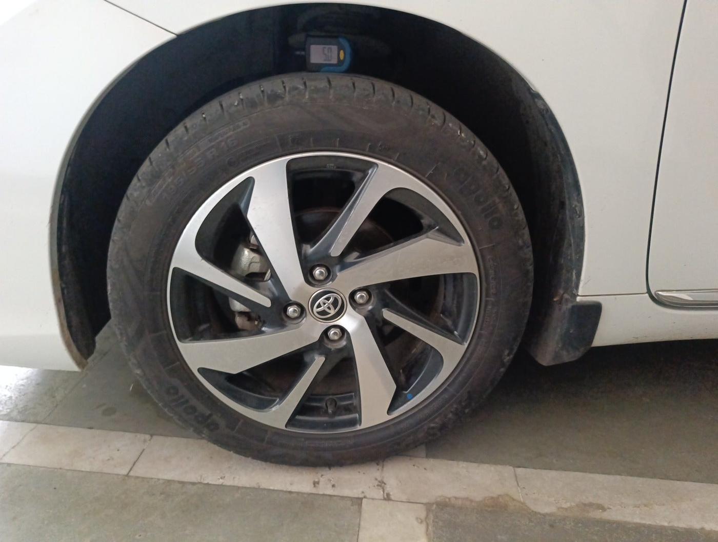 2023 Toyota Glanza V AMT, Petrol, Automatic, 23,113 km, tyre