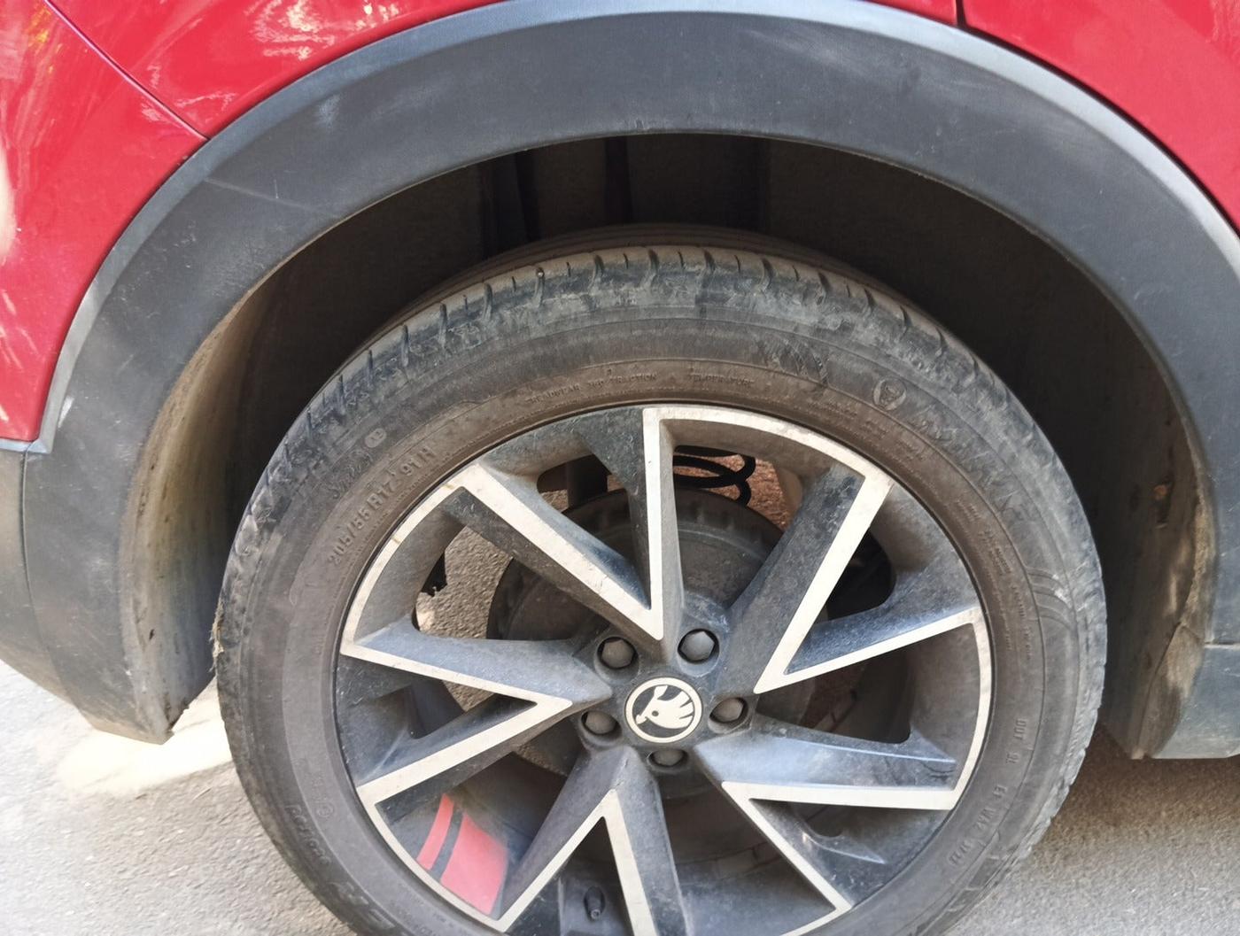 2022 Skoda KUSHAQ MONTE CARLO 1.0L TSI AT, Petrol, Automatic, 18,336 km, tyre