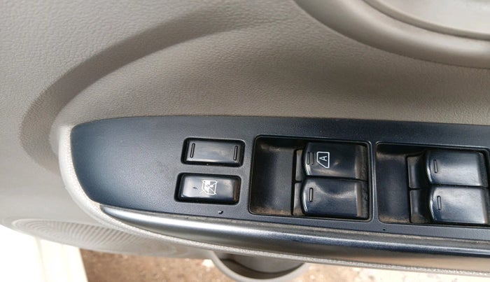 2013 Renault Scala RXL DIESEL, Diesel, Manual, 1,15,555 km, interior