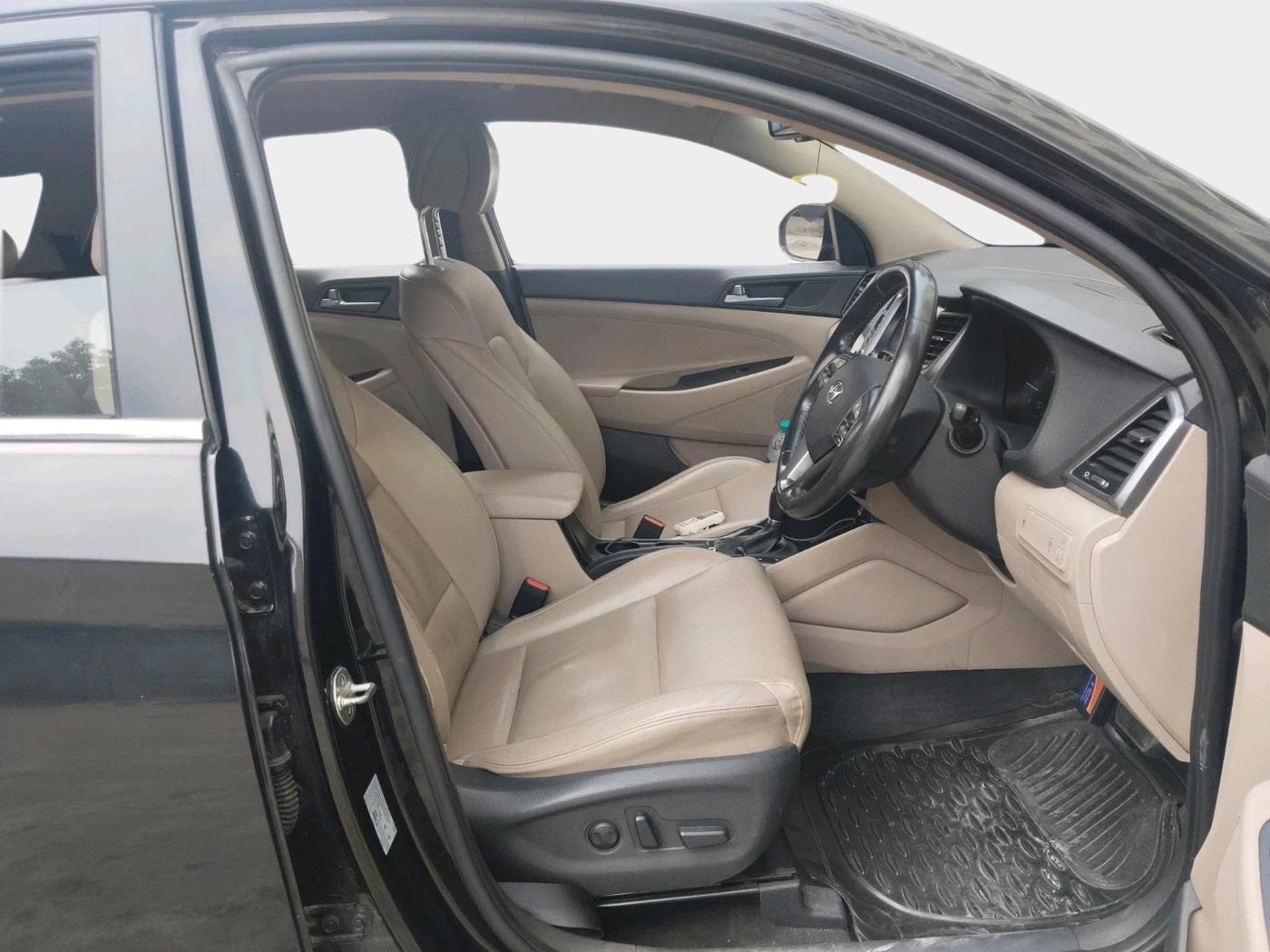 2017 Hyundai Tucson 2WD AT GL DIESEL
, Diesel, Automatic, 50,297 km, interior