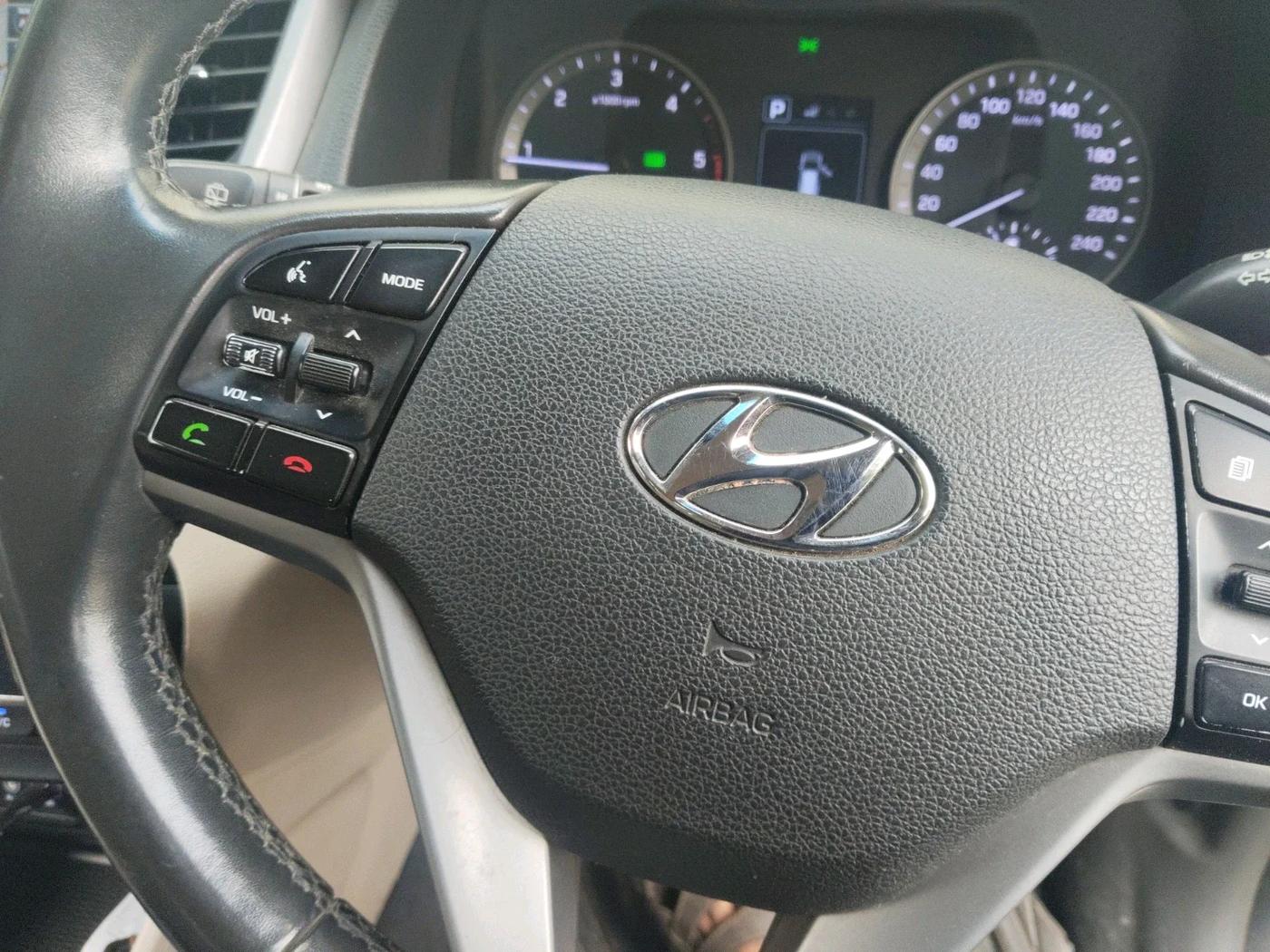 2017 Hyundai Tucson 2WD AT GL DIESEL
, Diesel, Automatic, 50,297 km, interior