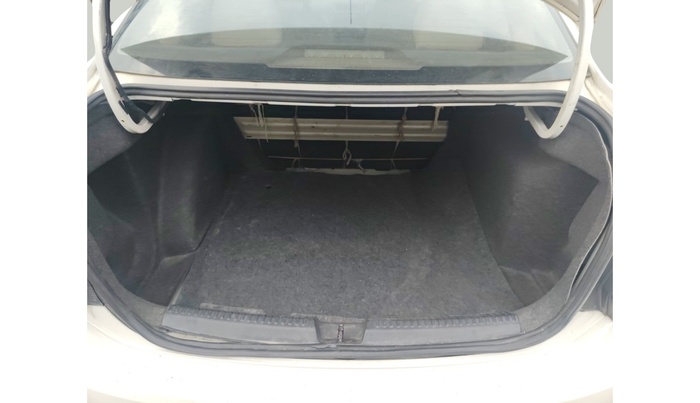 2011 Volkswagen Vento HIGHLINE 1.6 MPI, Petrol, Manual, 1,07,871 km, exterior