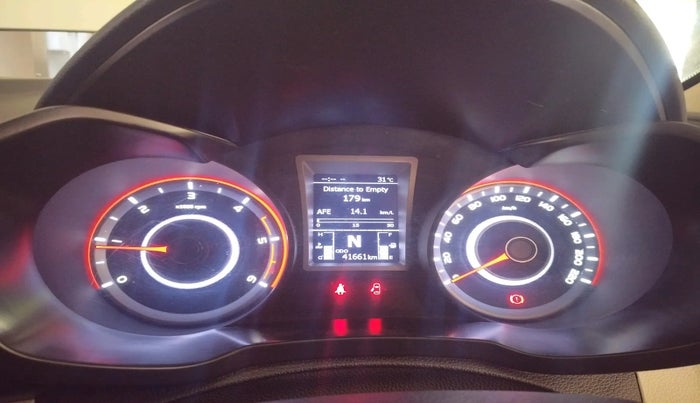 2022 Mahindra XUV300 W6 1.5 DIESEL AMT, Diesel, Automatic, 41,661 km, interior