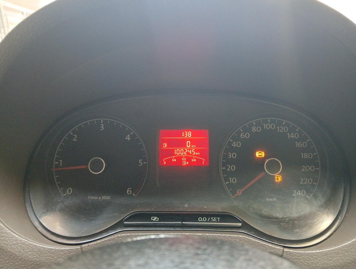 2013 Volkswagen Vento HIGHLINE DIESEL 1.6, Diesel, Manual, 1,00,245 km, interior