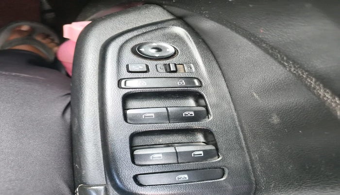 2019 Hyundai VENUE SX(O) 1.4 CRDI, Diesel, Manual, 61,728 km, interior