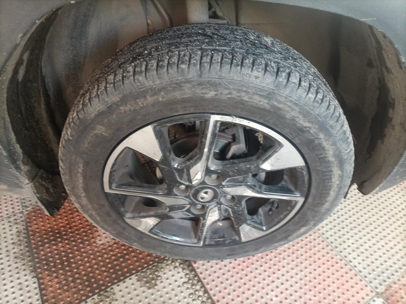 2022 Tata PUNCH CREATIVE 1.2 AMT KAZIRANGA EDITION , Petrol, Automatic, 77,247 km, tyre