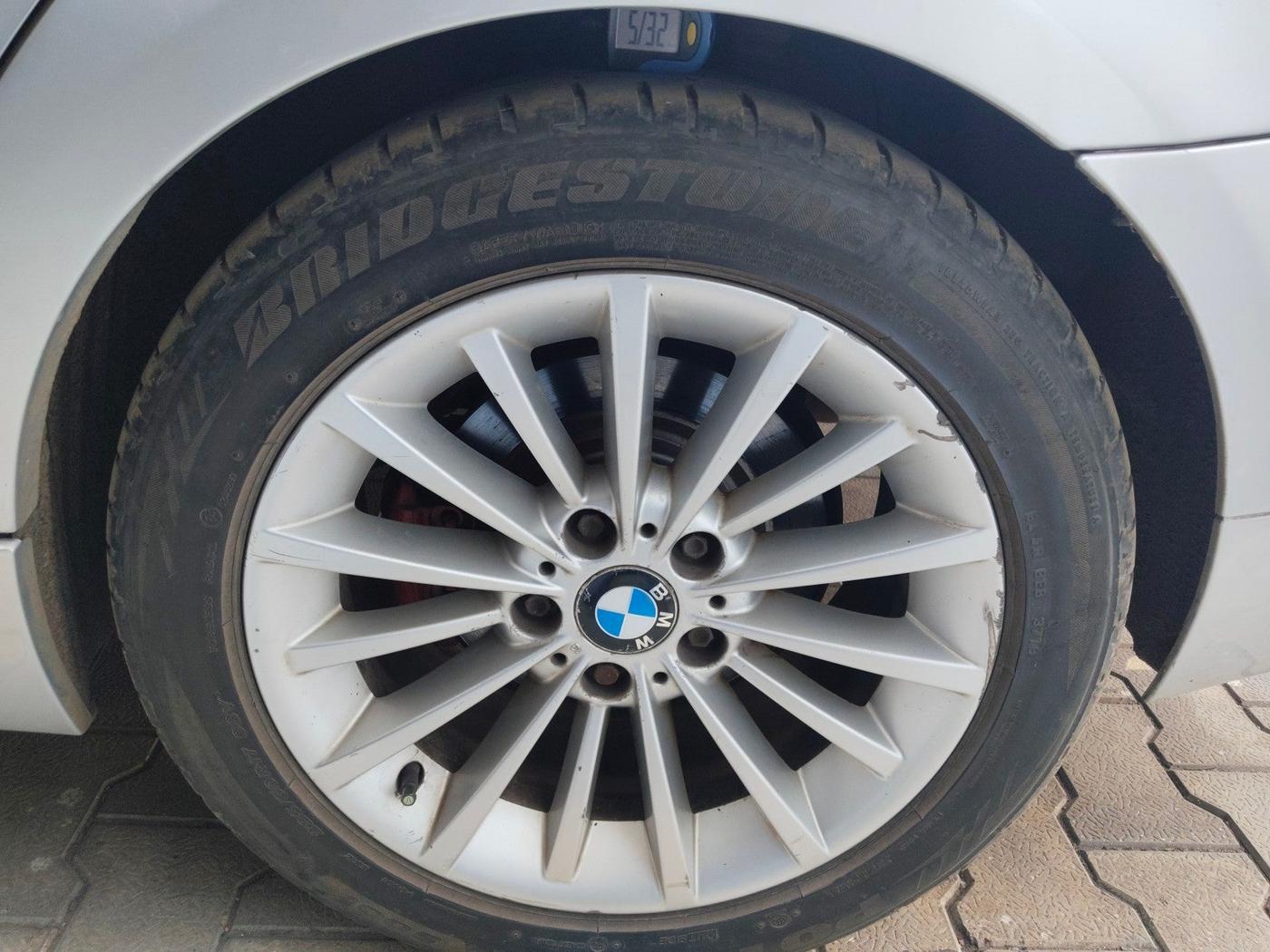 2010 BMW 3 Series 320d, Diesel, Automatic, 1,14,397 km, tyre