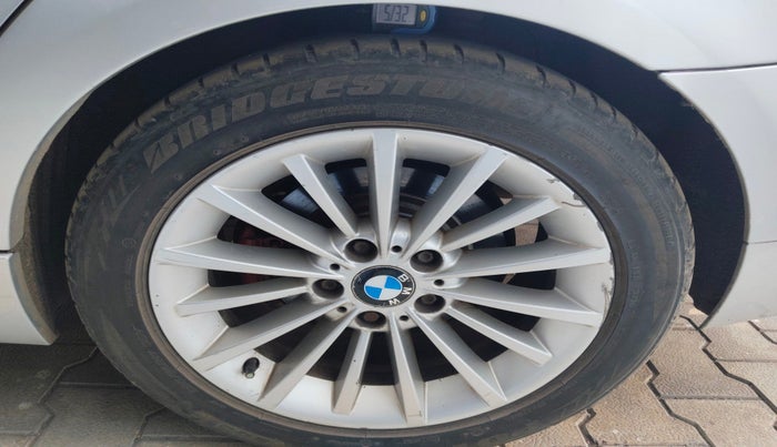 2010 BMW 3 Series 320d, Diesel, Automatic, 1,14,397 km, tyre