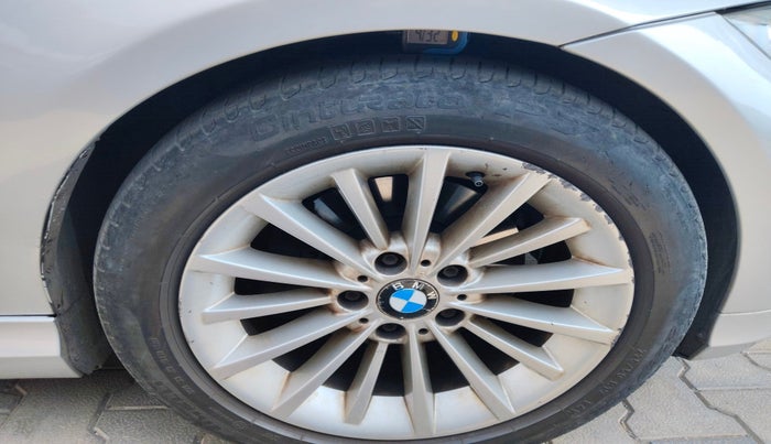 2010 BMW 3 Series 320d, Diesel, Automatic, 1,14,397 km, tyre