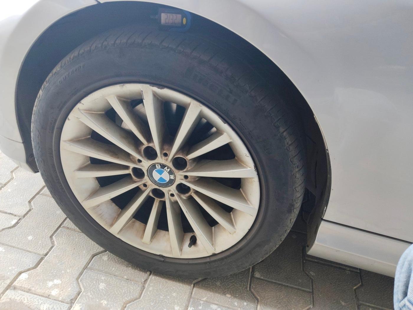 2010 BMW 3 Series 320d, Diesel, Automatic, 1,14,397 km, tyre