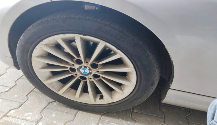 2010 BMW 3 Series 320d, Diesel, Automatic, 1,14,397 km, tyre