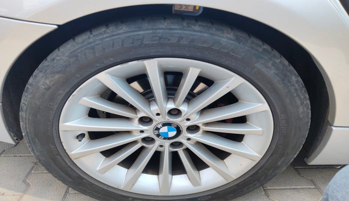 2010 BMW 3 Series 320d, Diesel, Automatic, 1,14,397 km, tyre