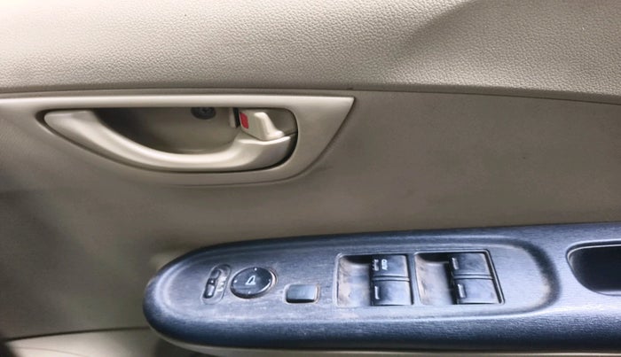 2015 Honda Amaze 1.2L I-VTEC S, Petrol, Manual, 1,36,991 km, interior