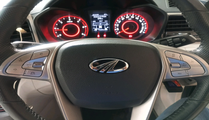 2021 Mahindra XUV300 W8 (O) 1.5 DIESEL, Diesel, Manual, 71,506 km, interior