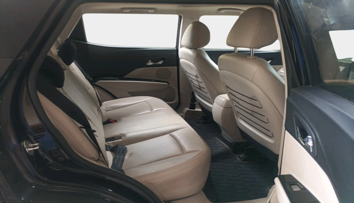 2021 Mahindra XUV300 W8 (O) 1.5 DIESEL, Diesel, Manual, 71,506 km, interior