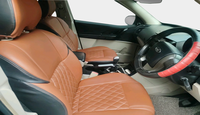 2016 Mahindra XUV500 W4, Diesel, Manual, 66,907 km, interior