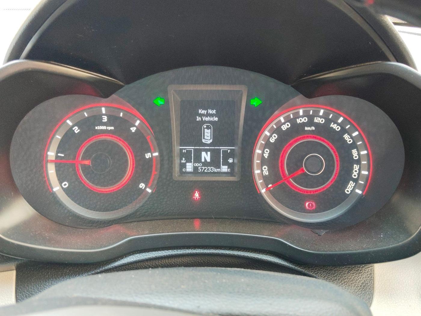 2022 Mahindra XUV300 W8 1.5 DIESEL, Diesel, Manual, 57,233 km, interior
