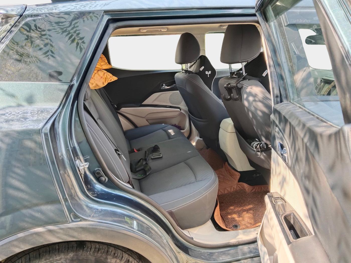 2022 Mahindra XUV300 W8 1.5 DIESEL, Diesel, Manual, 57,233 km, interior