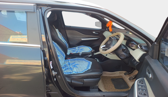 2022 Nissan MAGNITE XV MT, Petrol, Manual, 28,403 km, interior