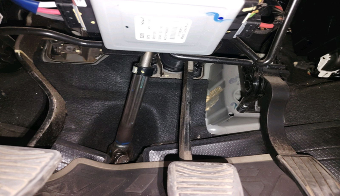 2020 Mahindra XUV300 W8 (O) 1.2 PETROL, Petrol, Manual, 77,908 km, interior