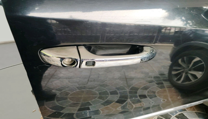 2020 Mahindra XUV300 W8 (O) 1.2 PETROL, Petrol, Manual, 77,908 km, interior