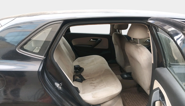 2013 Volkswagen Polo HIGHLINE1.2L, Petrol, Manual, 1,37,371 km, interior