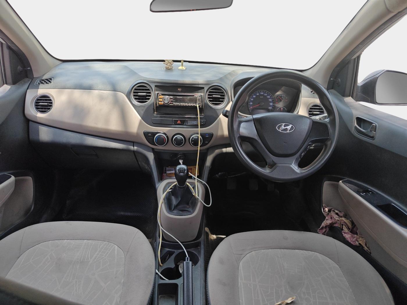 2015 Hyundai Xcent BASE 1.2, Petrol, Manual, 1,01,222 km, interior