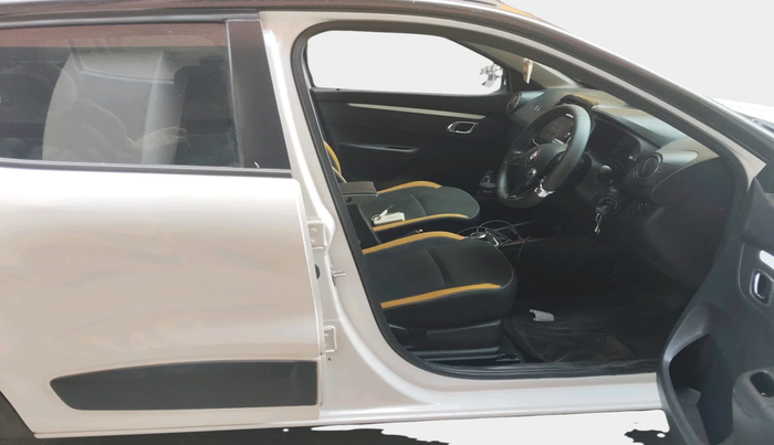 2023 Renault Kwid RXT 1.0 AMT, Petrol, Automatic, 31,973 km, interior