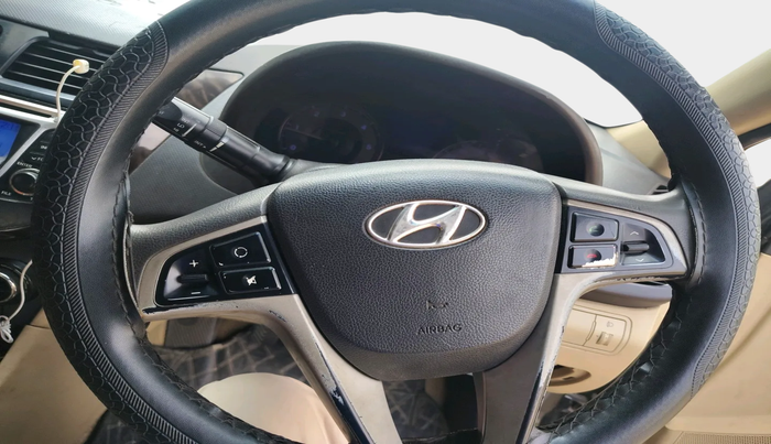 2011 Hyundai Verna FLUIDIC 1.6 CRDI SX, Diesel, Manual, 75,006 km, interior