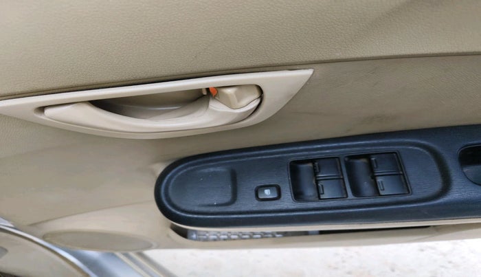 2014 Honda Amaze 1.5L I-DTEC EX, Diesel, Manual, 1,23,197 km, interior