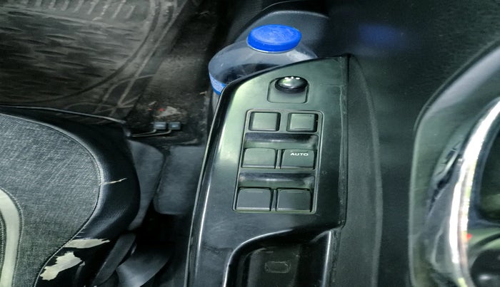 2013 Maruti Swift VXI, Petrol, Manual, 59,990 km, interior