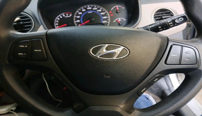 2015 Hyundai Grand i10 SPORTZ 1.2 KAPPA VTVT, Petrol, Manual, 66,177 km, interior