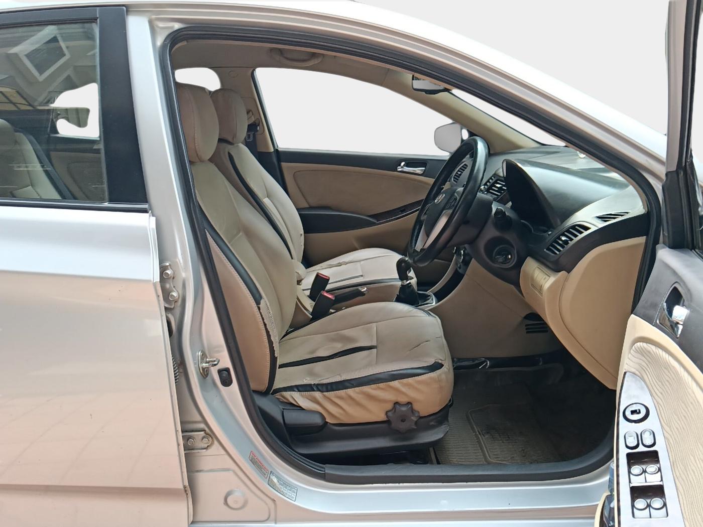 2012 Hyundai Verna FLUIDIC 1.6 CRDI EX, Diesel, Manual, 1,32,131 km, interior