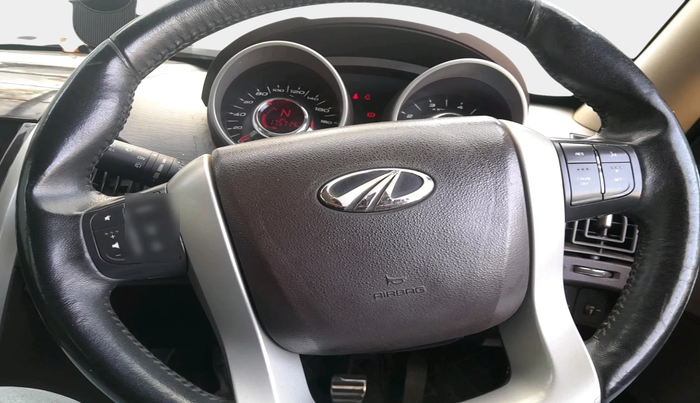 2014 Mahindra XUV500 W8, Diesel, Manual, 1,75,714 km, interior